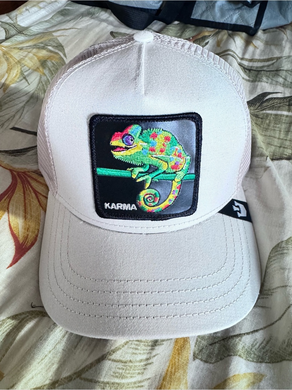 Goorin Bros. "THE KARMA CHAMELEON"
Trucker Hat. Mesh SnapBack NWT.
